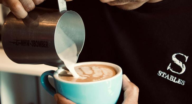 Kávéból művészet, ilyen latte mintákat még nem látott