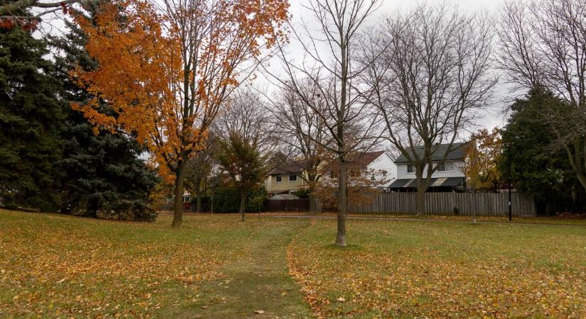 Gyenge szél, szürke égbolt – nyugodt időjárással indul a hét