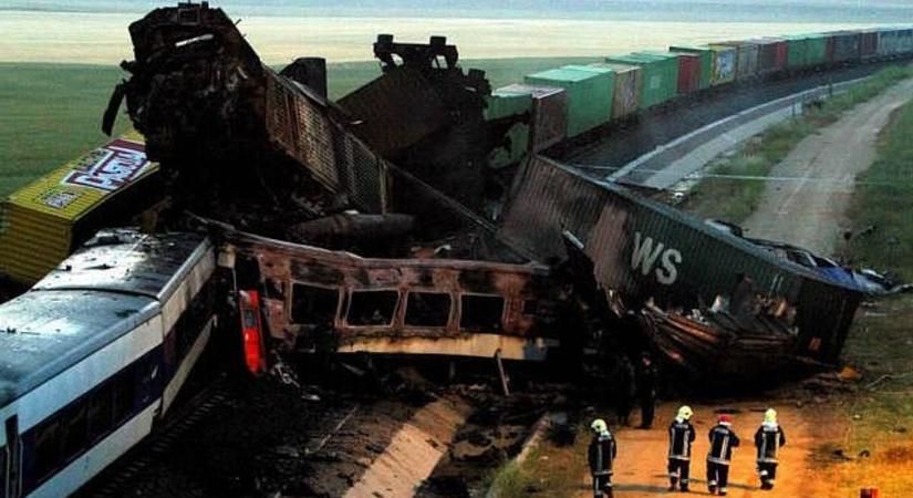 Drámai pillanatokat éltek meg az utasok a balatoni vasútvonalon, szabályosan felfordult a vonat