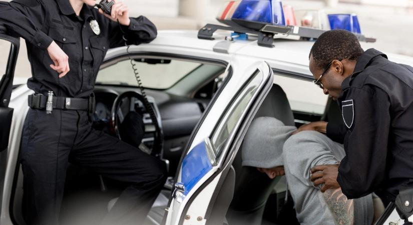 Segítség, kilőttek! – kiabálta játék közben. A szomszéd ráhívta a rendőrséget