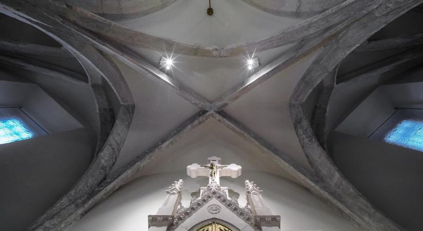 Több száz éves sírokat is feltártak a veszprémi Szent Mihály Főszékesegyház megújult altemplomában