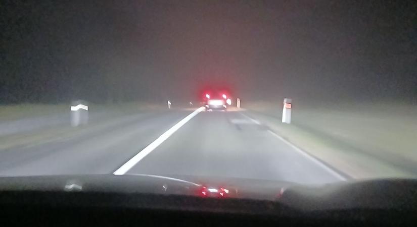 Sűrű köd telepszik ma este a Bakonyra – veszélyesek lehetnek a hegyi utak kép. videó!