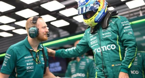 A szerencse és Newey is segítette Alonsót Katarban