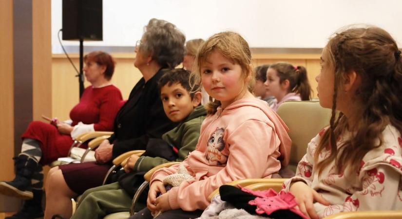 Mosolyra hangolva: így segíti a pozitív pszichológia a gyerekeket – fotók, videó