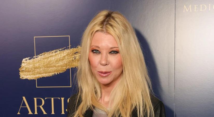 Teljesen eltorzult a plasztikától Tara Reid: döbbenetesen fest az 50 éves színésznő