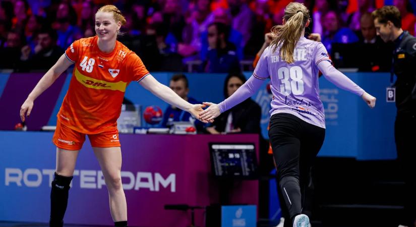 Van Wetering és Housheer remek játékával simán nyert Hollandia a női kézilabda-vb-n