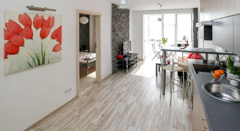 Elemző: A kamatstop magyar családok százezreit óvta meg a pénzügyi összeomlástól