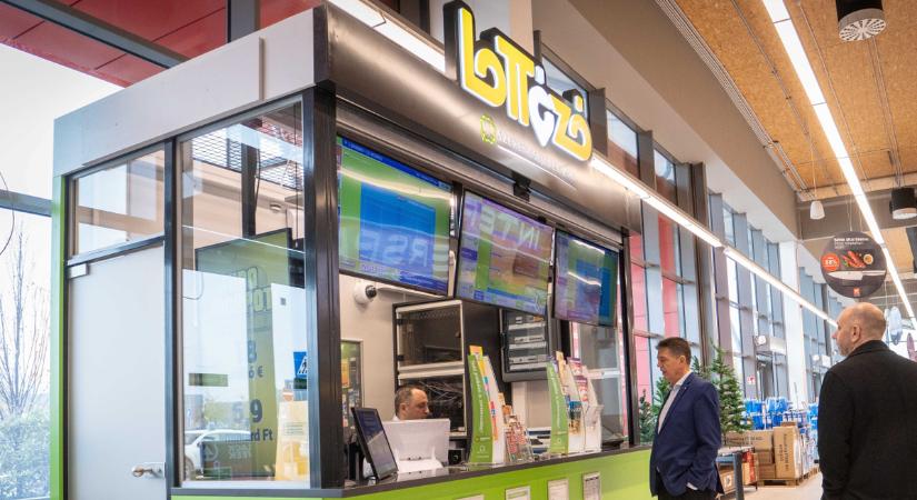 Lottózó-szigetekkel erősít a Szerencsejáték Zrt.