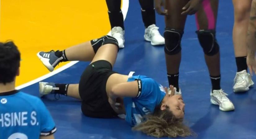 Kézi-vb: elvesztette az eszméletét, hordágyon vitték le a játékost