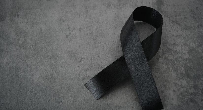 Tömegek gyászolják a 14 éves fiút, akit halálra gázolt egy vonat