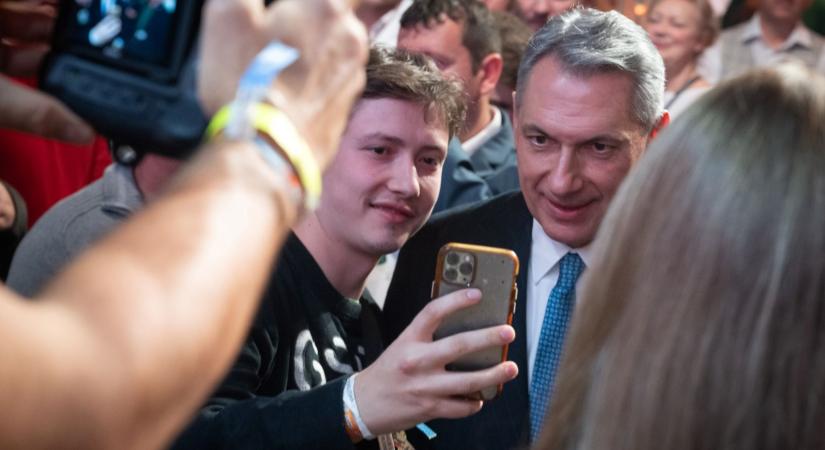 Jönnek a Lázárinfós ajándéktárgyak