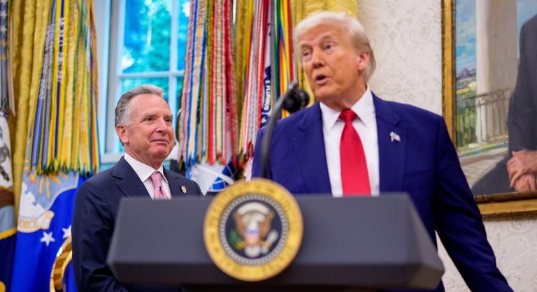 A „milliárdosok bunkerében” tervezhet titkos megállapodást Európa háta mögött Washington és Moszkva