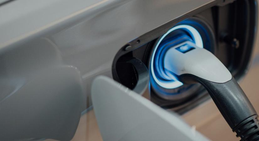 Kipukkandhat az elektromosautó-akkumulátorok lufija