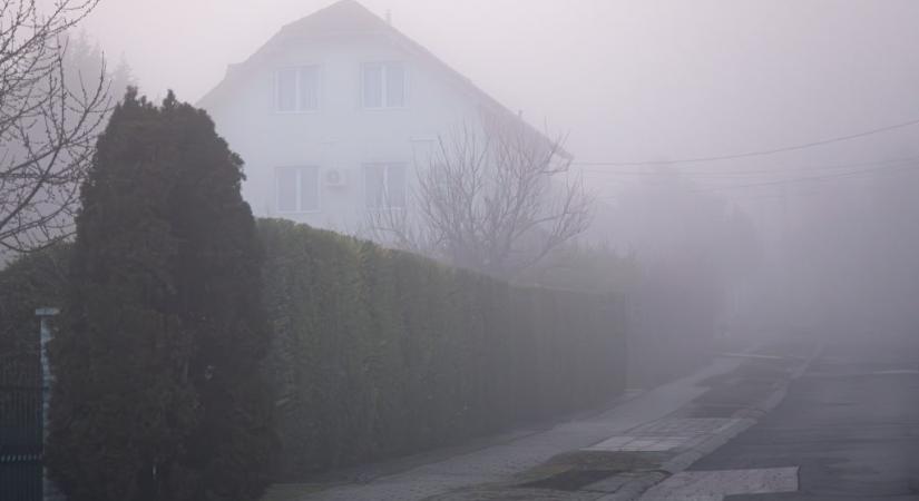 Párás, ködös idő lesz ma