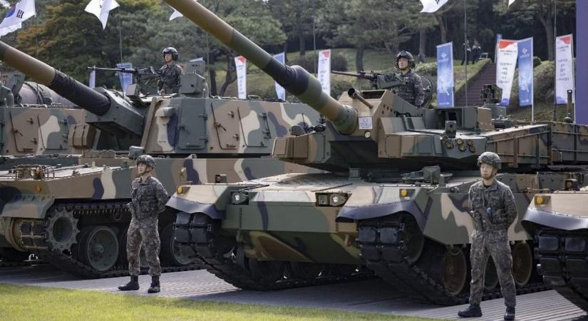 Ez az ország a világ új fegyvergyártó-hatalma: sorban állnak a haditechnikájáért – mi a titka?