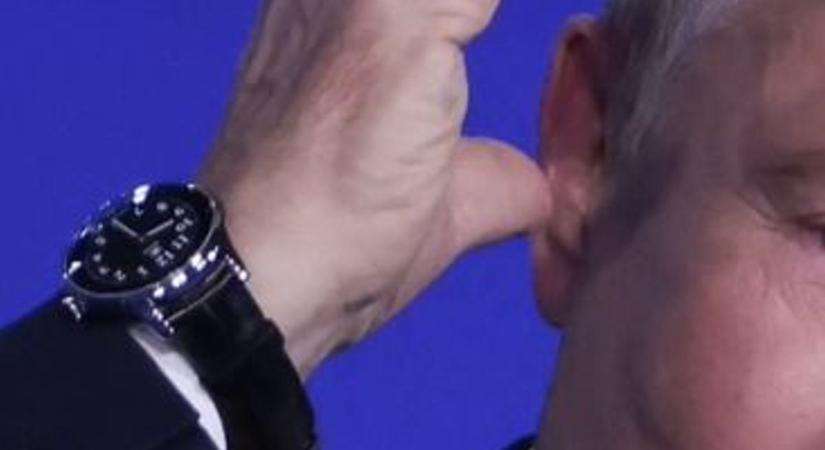 Döbbenetes dolgot szúrtak ki Putyin kezén az Orbán-találkozón: nem véletlen, hogy pont ezt viselte