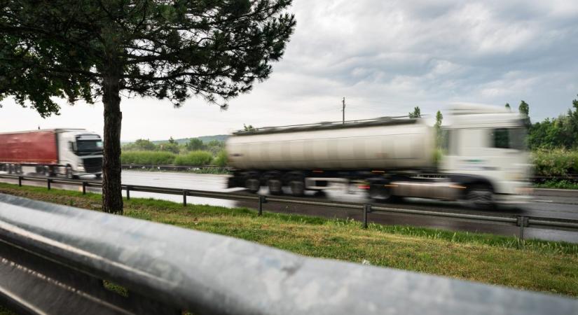 Durván emelkednek a teherfuvarozókat sújtó bírságok, növekszik az útdíj is