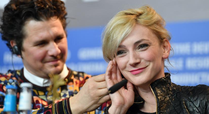 Elképesztően cukik! Borbély Alexandra ikerlányai már az adventi koszorú mellett várják a karácsonyt