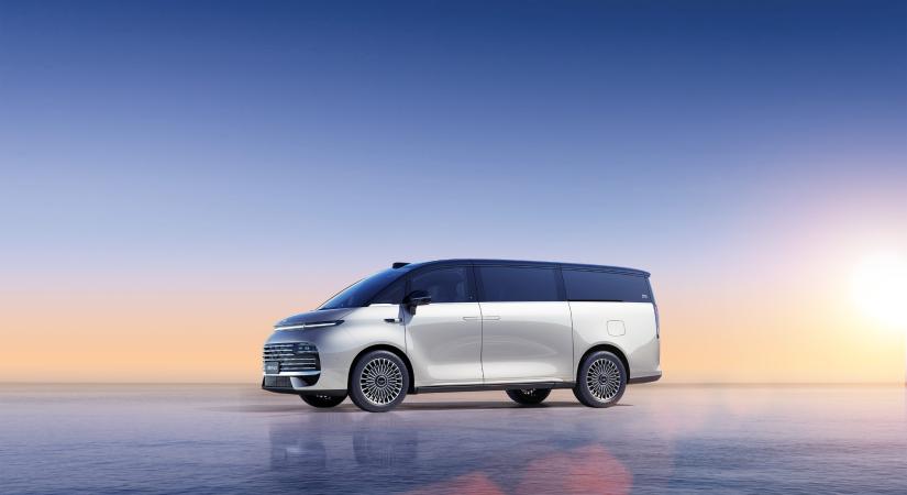 Világrekord: negyvenketten férnek be ebbe a kínai kisbuszba