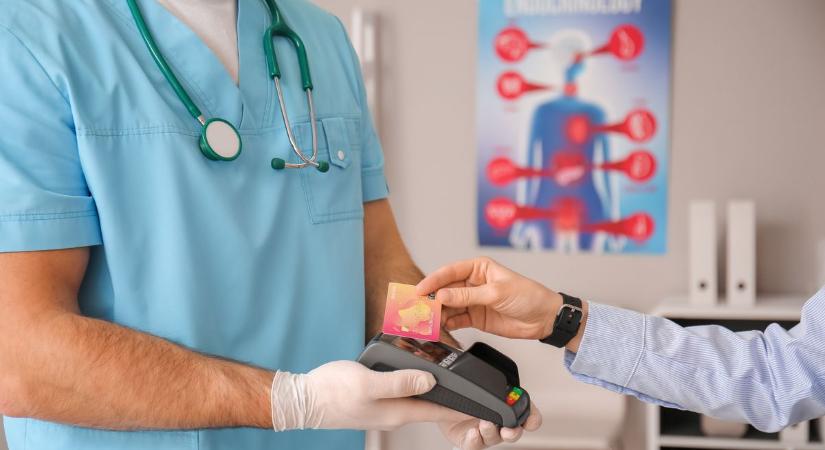 Privatizálnák az egészségbiztosítást: a baloldali megszorítócsomag úgy kezelné az embereket, mint az autókat