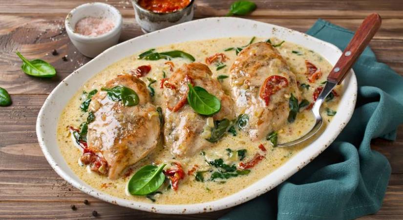 Így készül a krémes florentin csirkemell: a szaftjába tejszín és spenót kerül