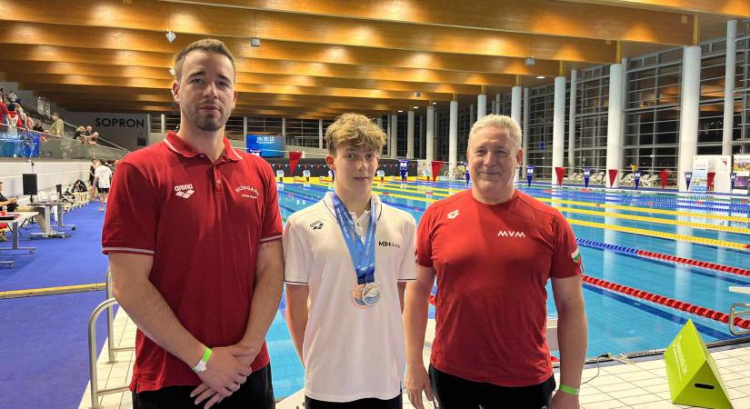 Dobogóra állt első válogatott versenyén a vásárhelyi úszó, Rajos Dávid