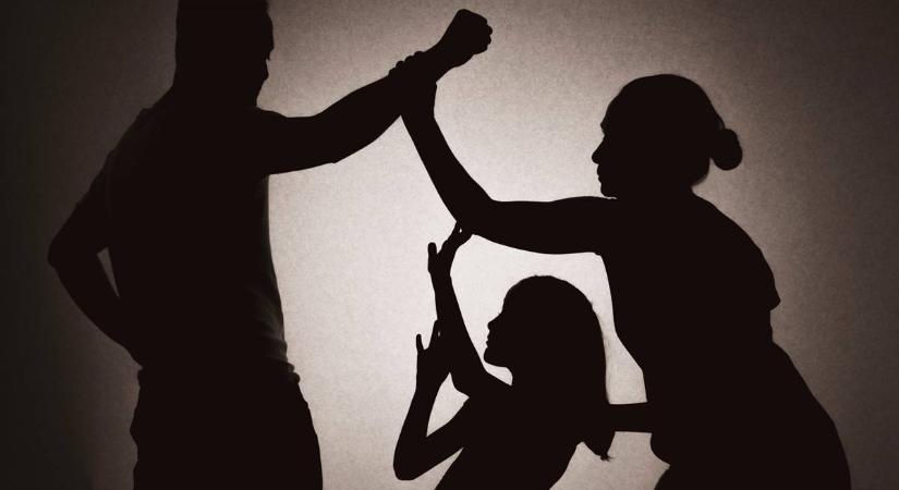 Nincs előrelépés a nőgyilkosságok visszaszorításában, minden tíz percben meghal egy nő a családon belüli erőszak miatt