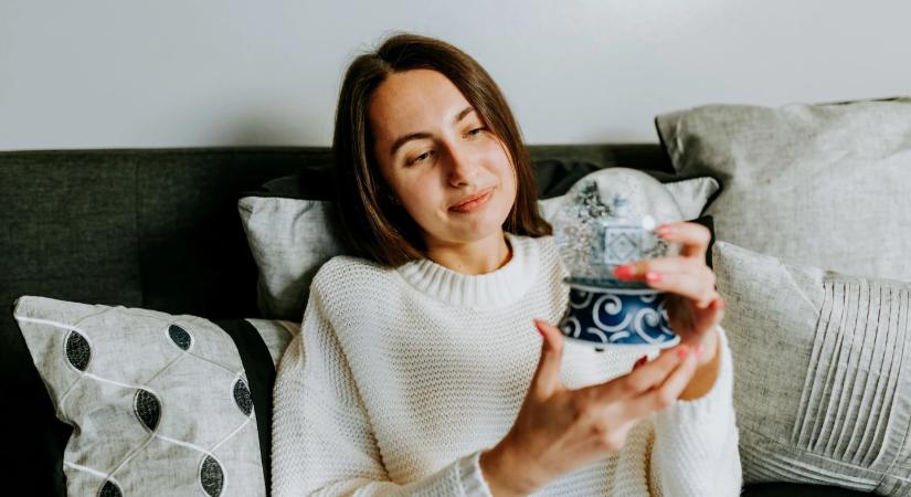 Miért tesz boldogabbá, ha néha engedünk a csábításnak? A tudomány válaszol