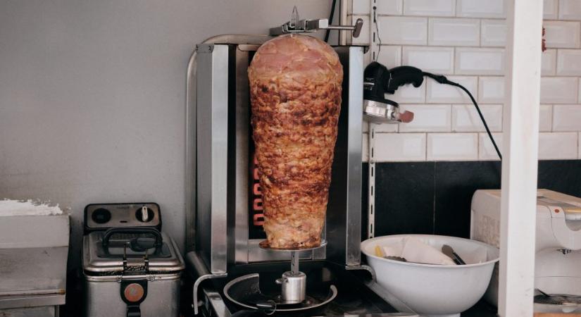 Országos gyrosellenőrzés: 25 helyet bezártak, 85 eljárás indult