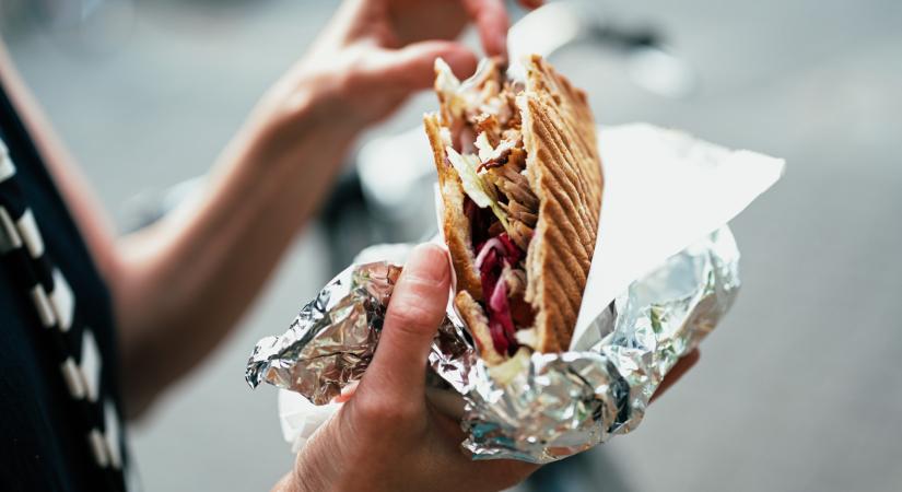 Több tucat gyros büfét bírságoltak meg egy országos ellenőrzés keretében: 25 helyet be is zárattak a hatóságok