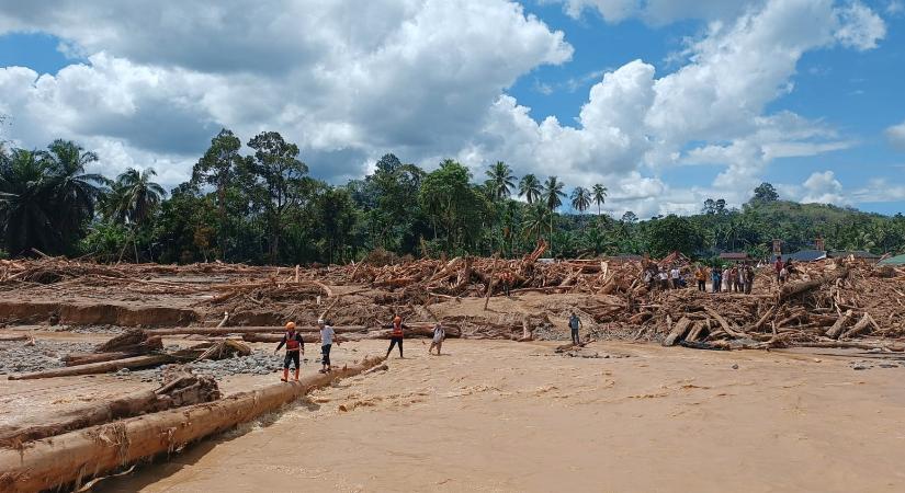 Árvizek és földcsuszamlások Indonéziában: több mint 500 ember vesztette életét Szumátra szigetén