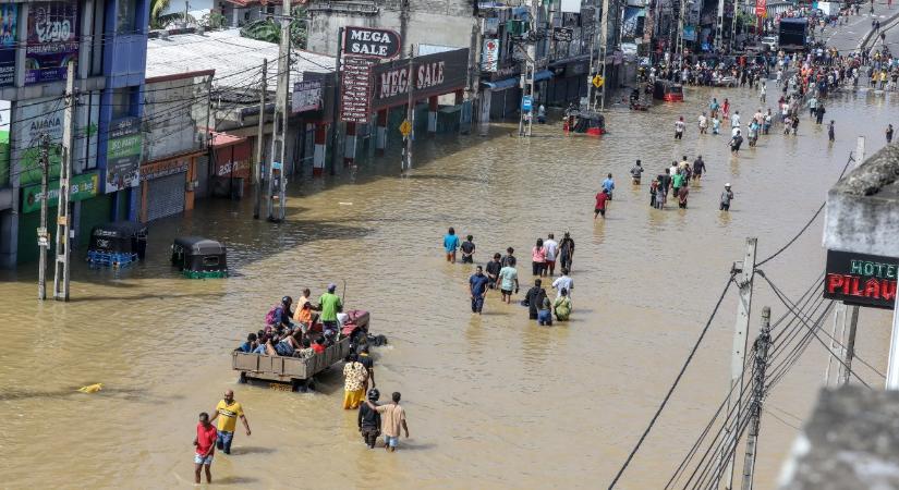 Már ezer közelében az ázsiai áradások halálos áldozatainak száma