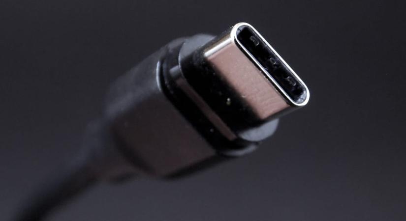 Óriási változás jön a töltőknél az EU-ban