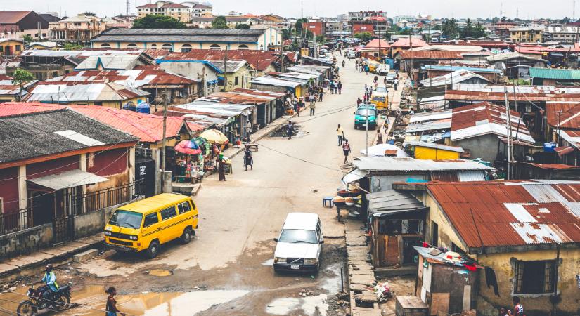 Mi folyik itt? Önkénteseket toboroznak a mentőknél egy afrikai misszióra