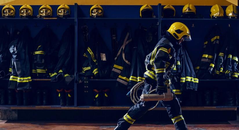 Újszülött csecsemőt hagytak egy tűzoltóság előtt – keresi az anyát a rendőrség