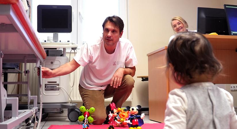 Egy hely Debrecenben, ahol a kisgyermekek és szüleik együtt fedezhetik fel a világot – videóval