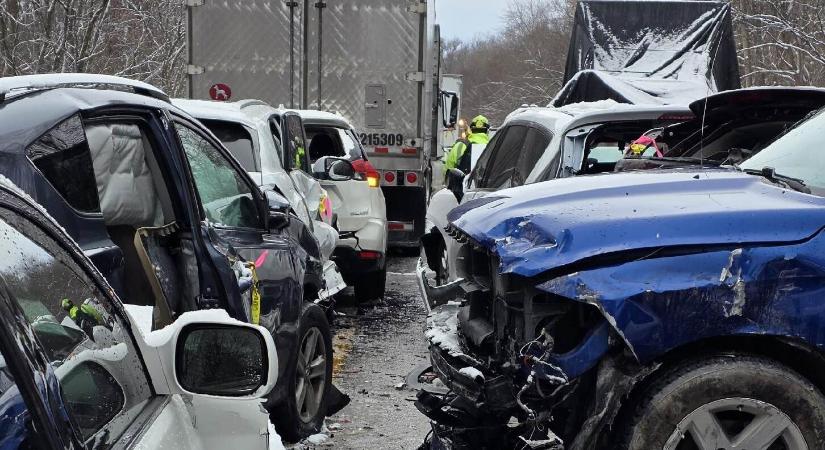 45 jármű ütközött, a hatóságok még nem láttak ekkorát