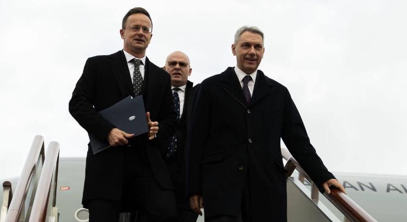 Lázár János szerint többek közt azért vitte magával Orbán a moszkvai tárgyalásokra, mert részt vesz a választási kampányban