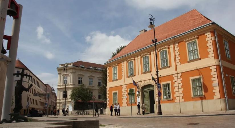 Pásztor Andrea kurátori tárlatvezetése A hely szelleme kiállításban, 2025.12.13., Pécs