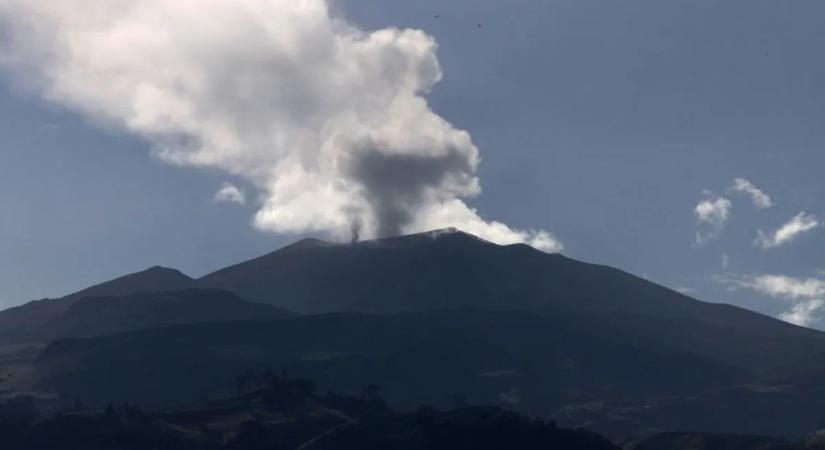 Falvakat borított be hamuval Kolumbia egyik legveszélyesebb vulkánja – videó