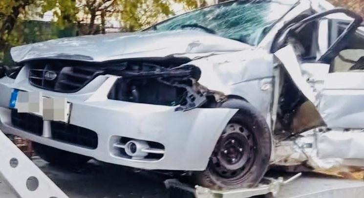 Egy kivilágítatlan munkagödörbe hajtott autójával a 3 gyermekes családapa Gödöllőn, Erik a kórházban meghalt