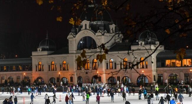 Itt a korcsolyaszezon - Teljes üzem a Városligeti Műjégpályán