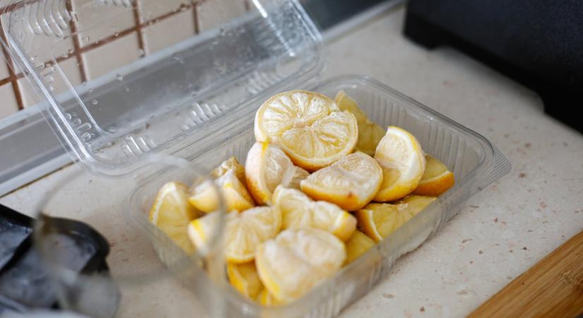 Így fagyaszd le a citromot – használhatod a levét, a héját vagy az egész gyümölcsöt is!