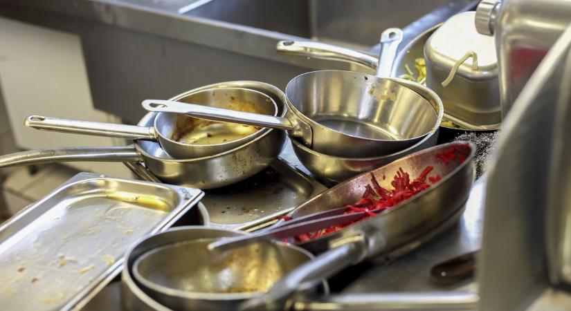 Országos gyros-botrány: penészes hús, mocskos konyhák, 25 helyet azonnal bezártak!