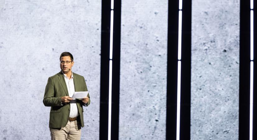 Gulyás Gergely nagy bejelentést tett: a Nemzeti Konzultációról van szó