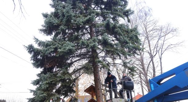 Hagyományos ünnepi díszítés Újtelepen