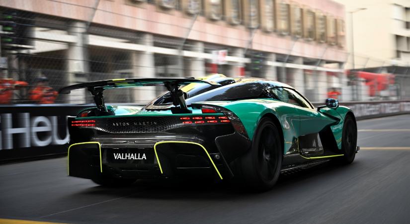 Különleges luxusautó érkezett Budapestre