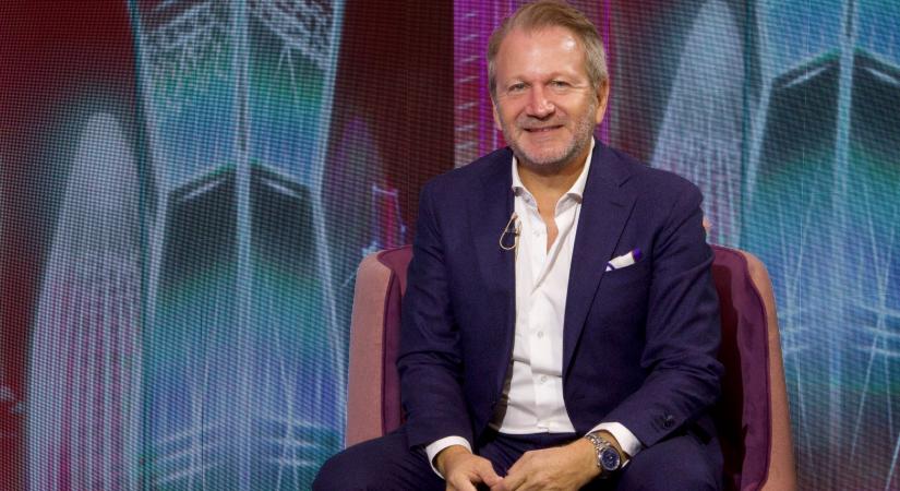 Szkafandert jósoltak, de maradt a szoknya és a nadrág