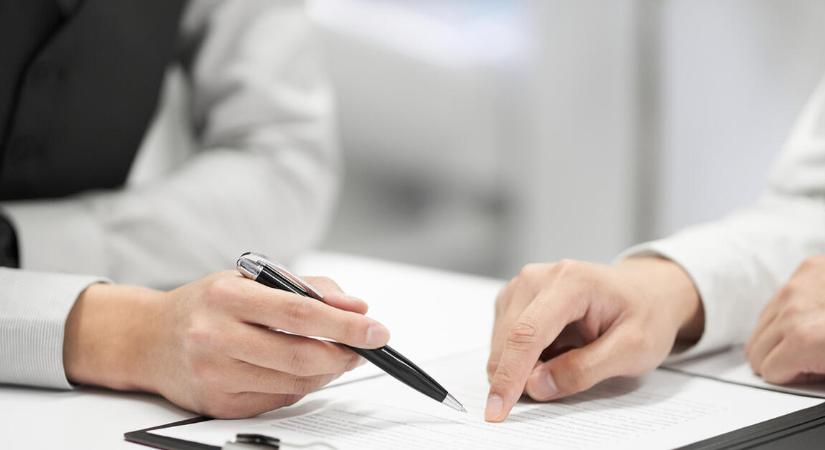 Fél évvel meghosszabbítják a díjmentességet a vállalkozásoknak