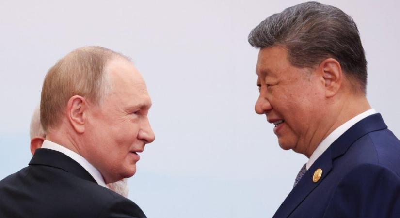 Tágra nyitja a kapukat Putyin a kínaiak előtt